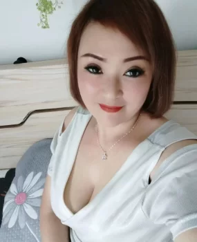 深圳大啵白嫩骚少妇