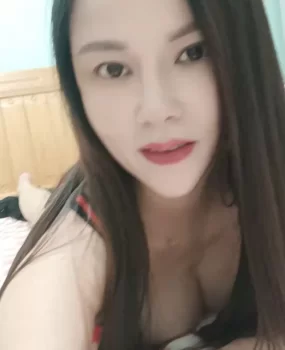 身材很棒很润的小少妇