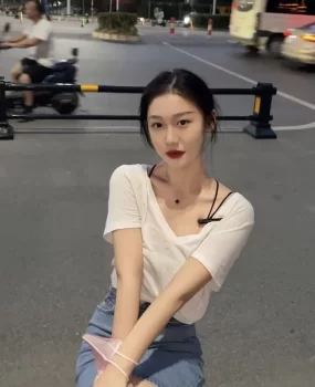 清纯反差平面模特不求挣钱,只求情趣过程