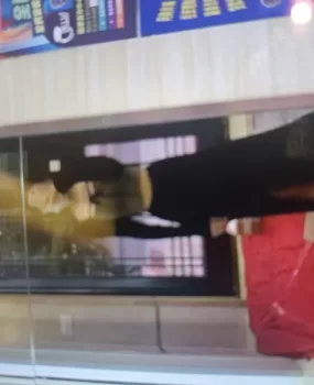 黑丝蜜桃臀小静