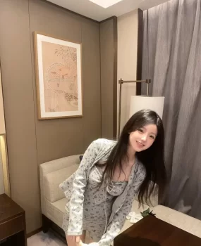 清纯少女,刚入行