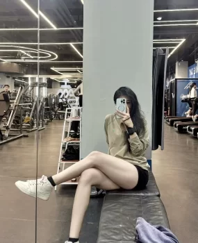 杭州鸡头，有几个学生妹兼职的