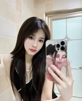 深圳鲍鱼粉嫩小穴紧可以继续开发