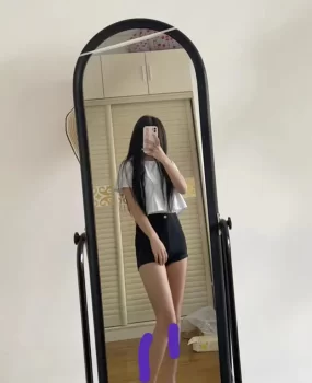 18岁小姑娘,近期缺钱,刚出来兼职。