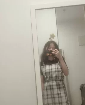 佛山桂城兼职00厂妹，鲜嫩多汁。加钱可无套，首次需要电联，第二次才给加微信