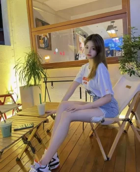 大二清纯修长美腿肤如凝脂暑假工甜美女生