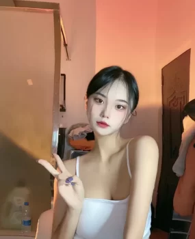 肤白貌美大长腿,奶大声甜,很乖很听话