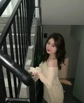 刚刚下海90后大奶妹子