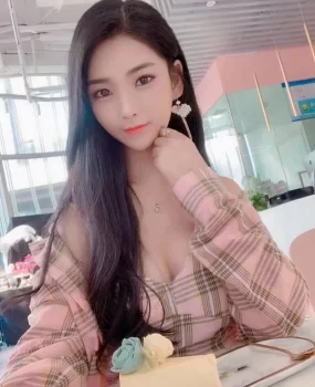 可儿闺蜜小艺同学