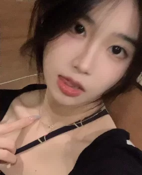 粉颈酥胸大长腿,穴紧粉嫩完美炮架