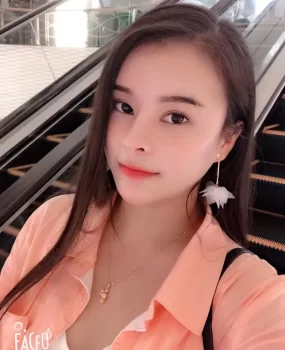 中等身高,丰满小妞