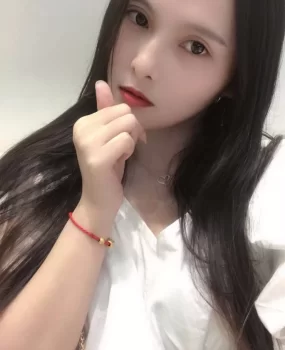 刚下水的妹子三点粉