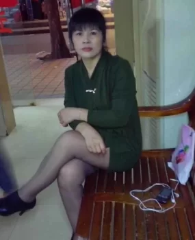 上个星期微信摇到在宾馆当服务员的良家，能暴菊花 爽！