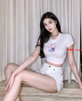 雪白细滑的嫩模，各种互动各种交.合