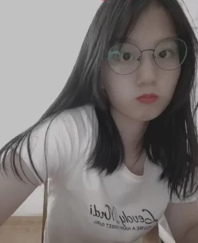 操了个气质女神，粉红粉嫩多汁，很乖很配合