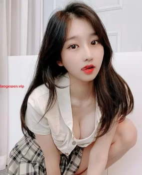 广东深圳兼职妹妹 波大嫩逼包哥哥玩的爽