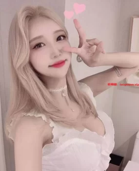 厦门大胸软妹，乖巧听指挥温柔，大奶性感，身材超级棒，马甲腰屁股翘，凹凸有致